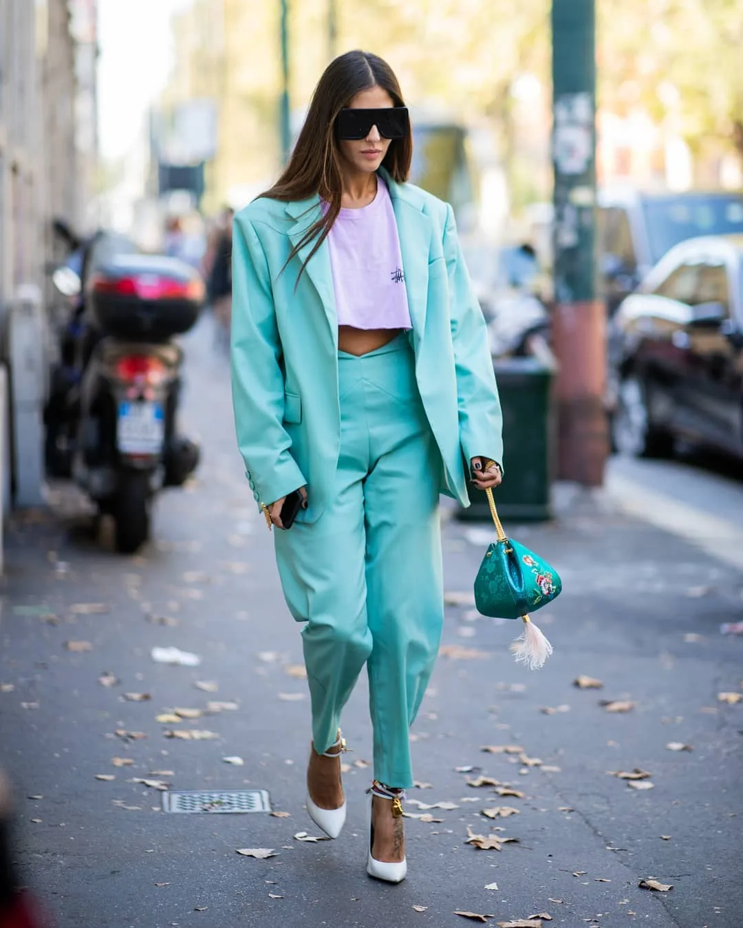Cách phối màu xanh ngọc vào street style hằng ngày