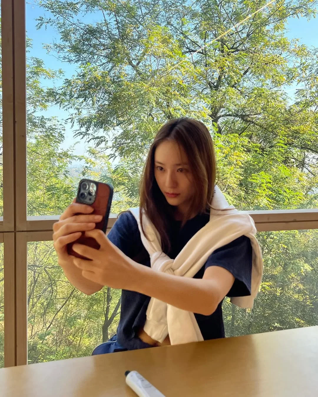 Krystal diện áo len