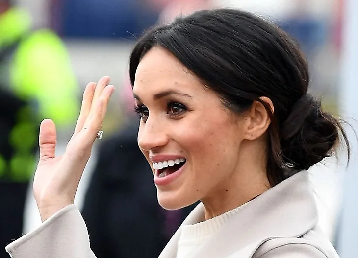 Meghan Markle búi tóc thấp 1 Meghan Markle búi tóc thấp 1