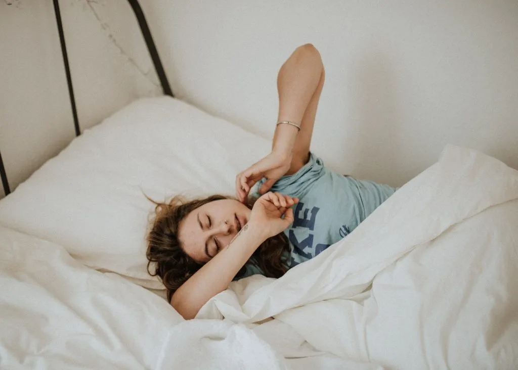 ngủ trong phòng có nhiệt độ thấp giúp giảm cân ngủ trong phòng có nhiệt độ thấp giúp giảm cân