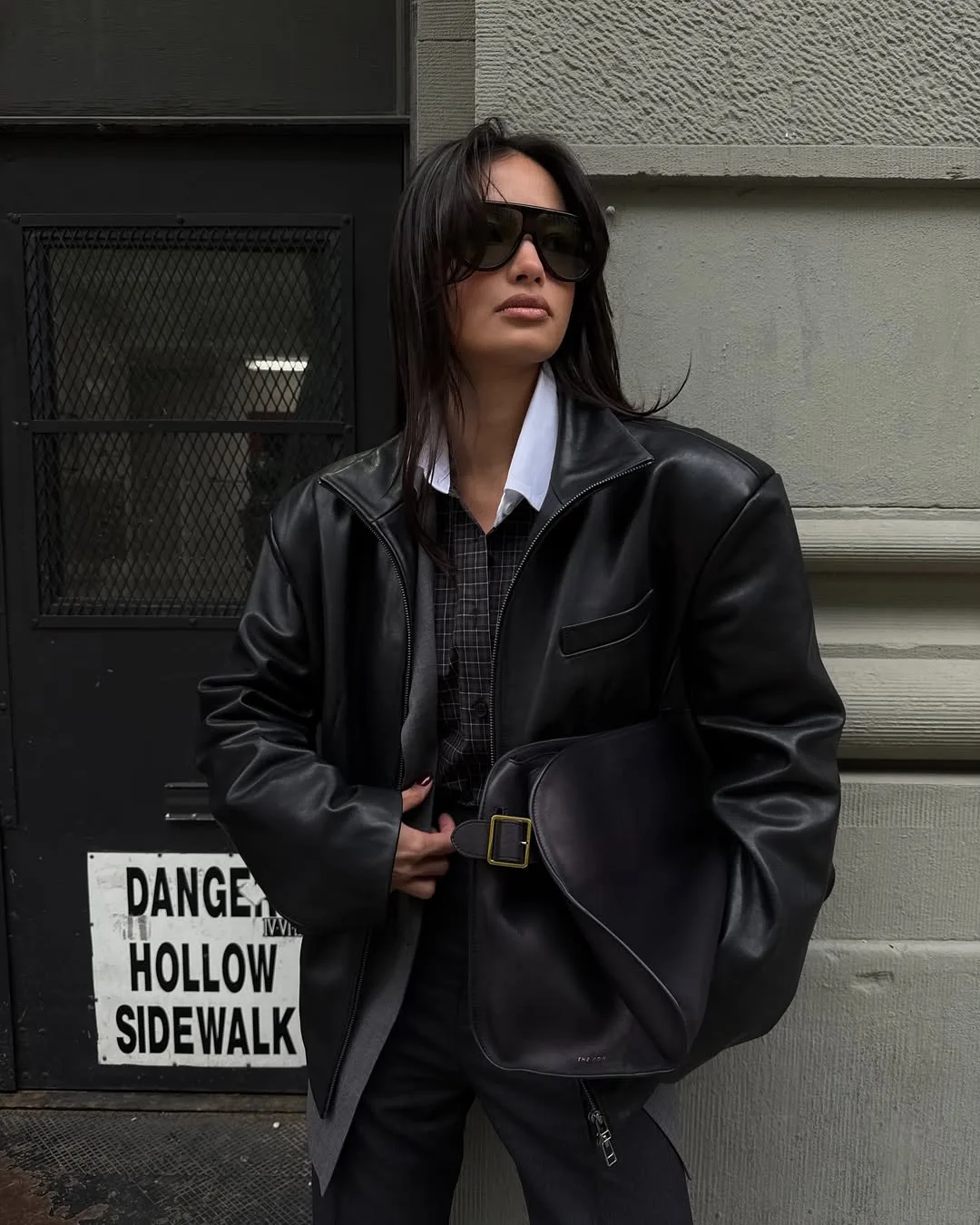 kelsey merritt áo khoác đen