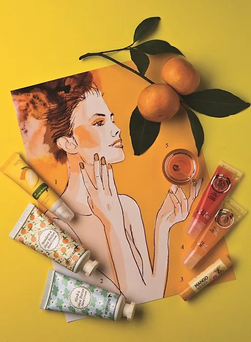 Recessionista 1. Kem dưỡng môi với chiết xuất từ bơ hạt xoài THEFACESHOP 179.000 VNĐ 2. Kem dưỡng tay SKIN FOOD 3. Dưỡng môi hương xoài 239.000 VNĐ 4. Son bóng hương trái cây THE BODY SHOP 5. Dưỡng môi hương cam THEFACESHOP 299.000 VNĐ