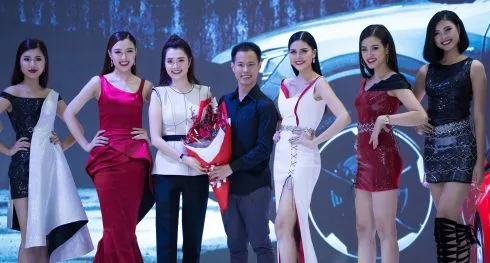 Vincent Doan cùng dàn người mẫu