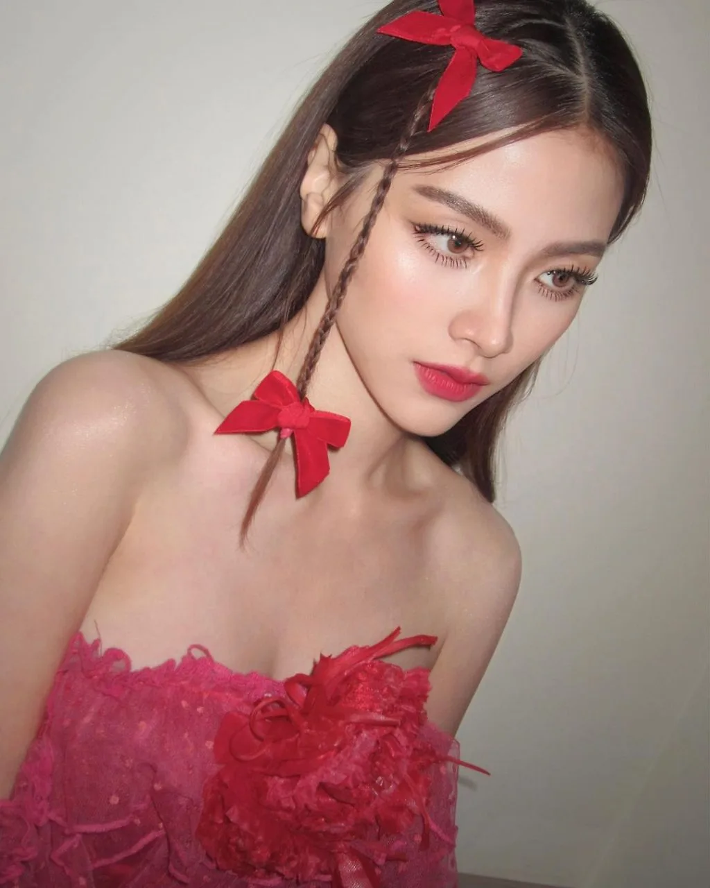 Baifern và cảm hứng kiểu tóc đẹp đi concert. Baifern và cảm hứng kiểu tóc đẹp đi concert.
