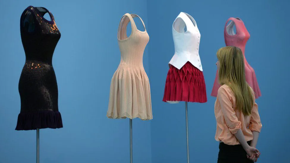 Nhà thiết kế đại tài Azzedine Alaïa qua đời Nhà thiết kế đại tài Azzedine Alaïa qua đời