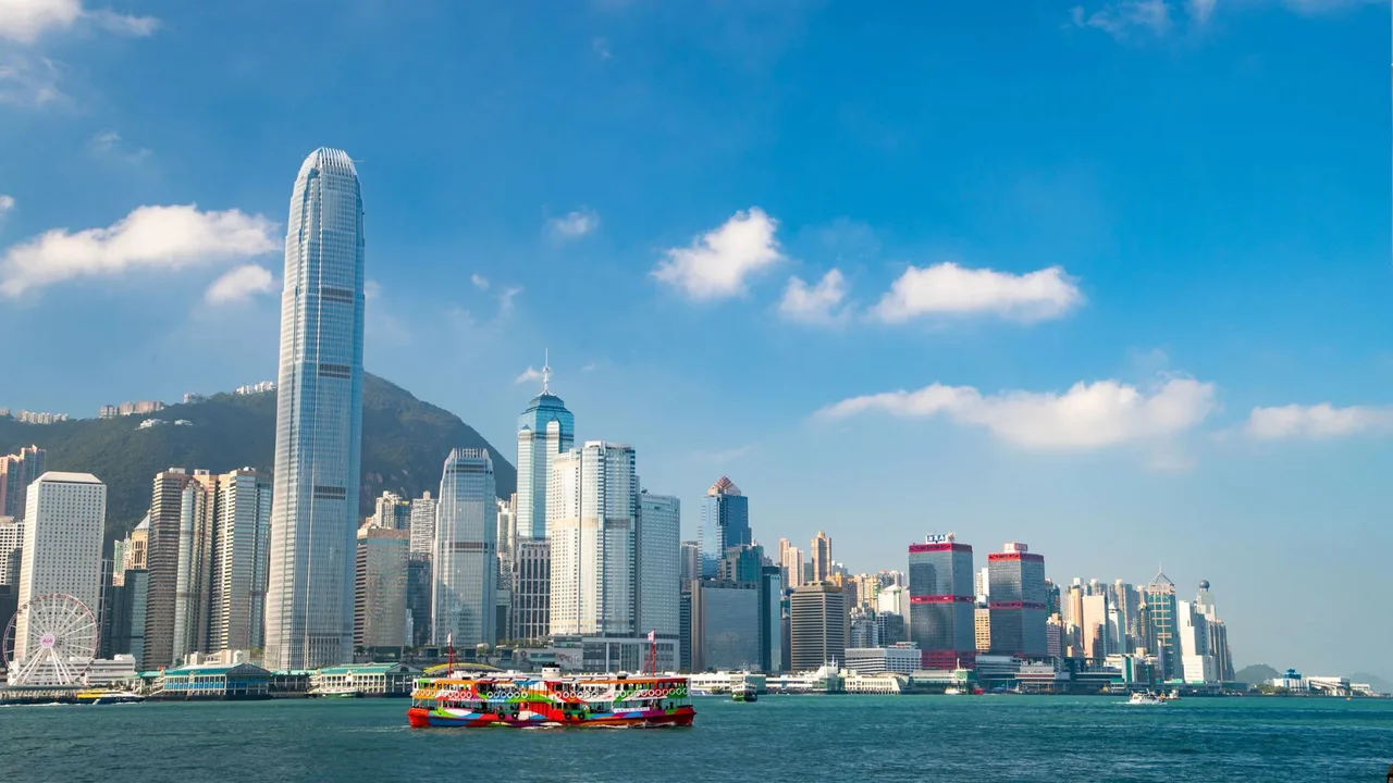 Đi phà qua khu Cửu Long Kowloon