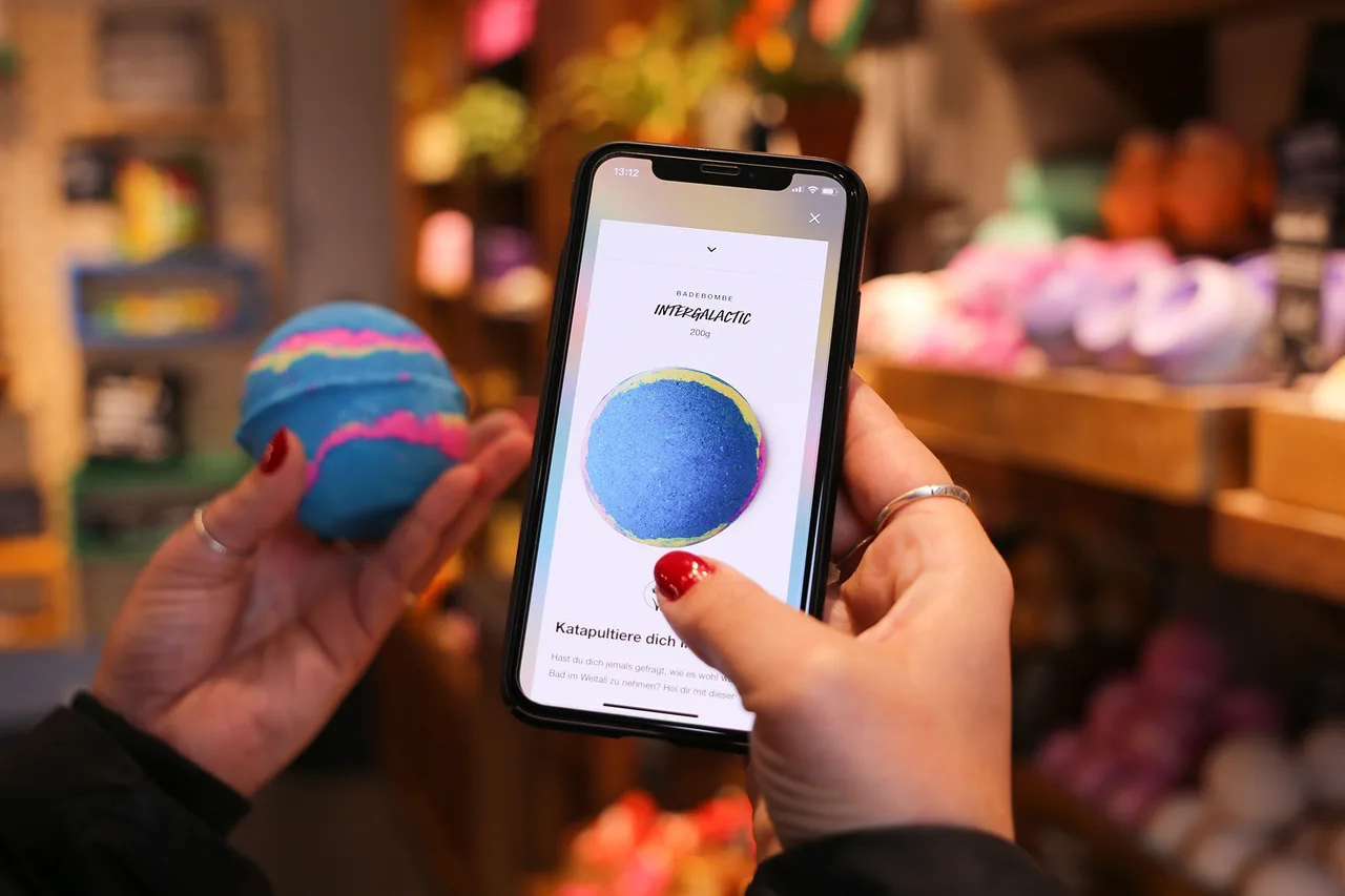 làm đẹp lush kết hợp AI Lush kết hợp AI