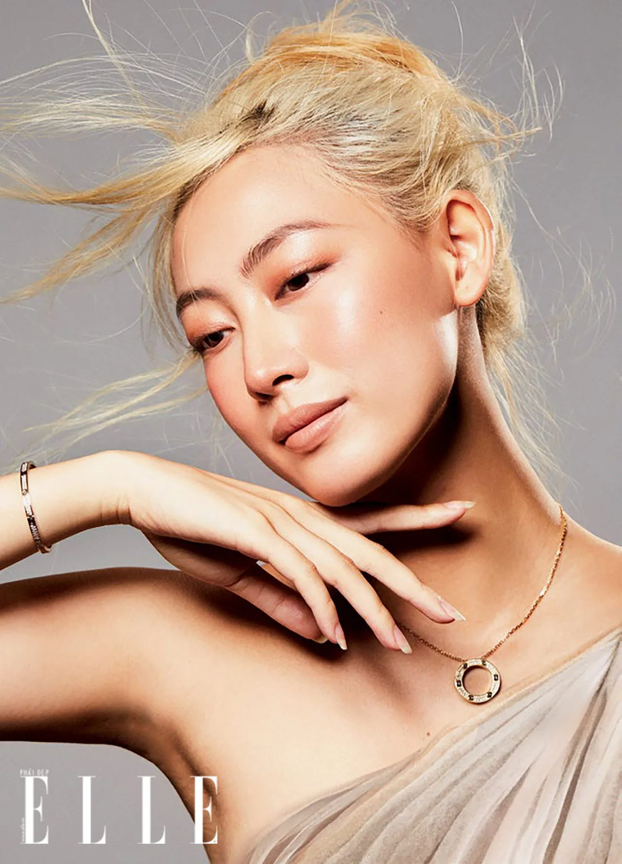 trang điểm nên thơ và nền nã trang điểm nên thơ và nền nã