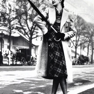 Xu hướng đầm họa tiết vintage