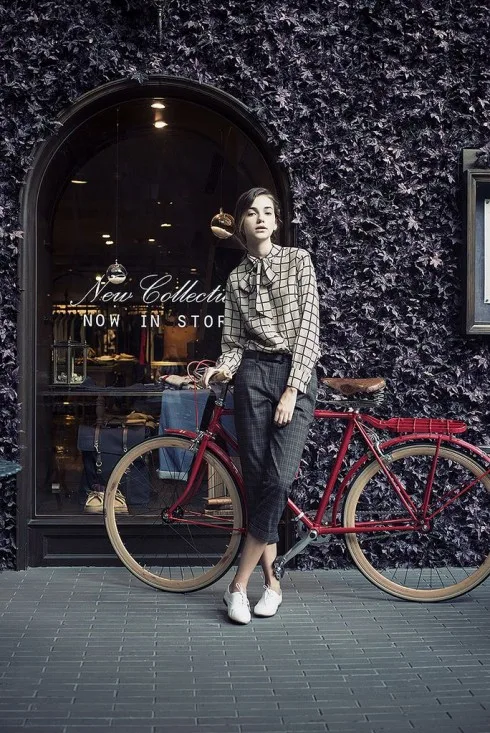 "Prints-on-prints": Bạn hoàn toàn có thể áp dụng cách phối đồ này. Nó thậm chí còn dễ dàng hơn so với họa tiết hoa, abstract.