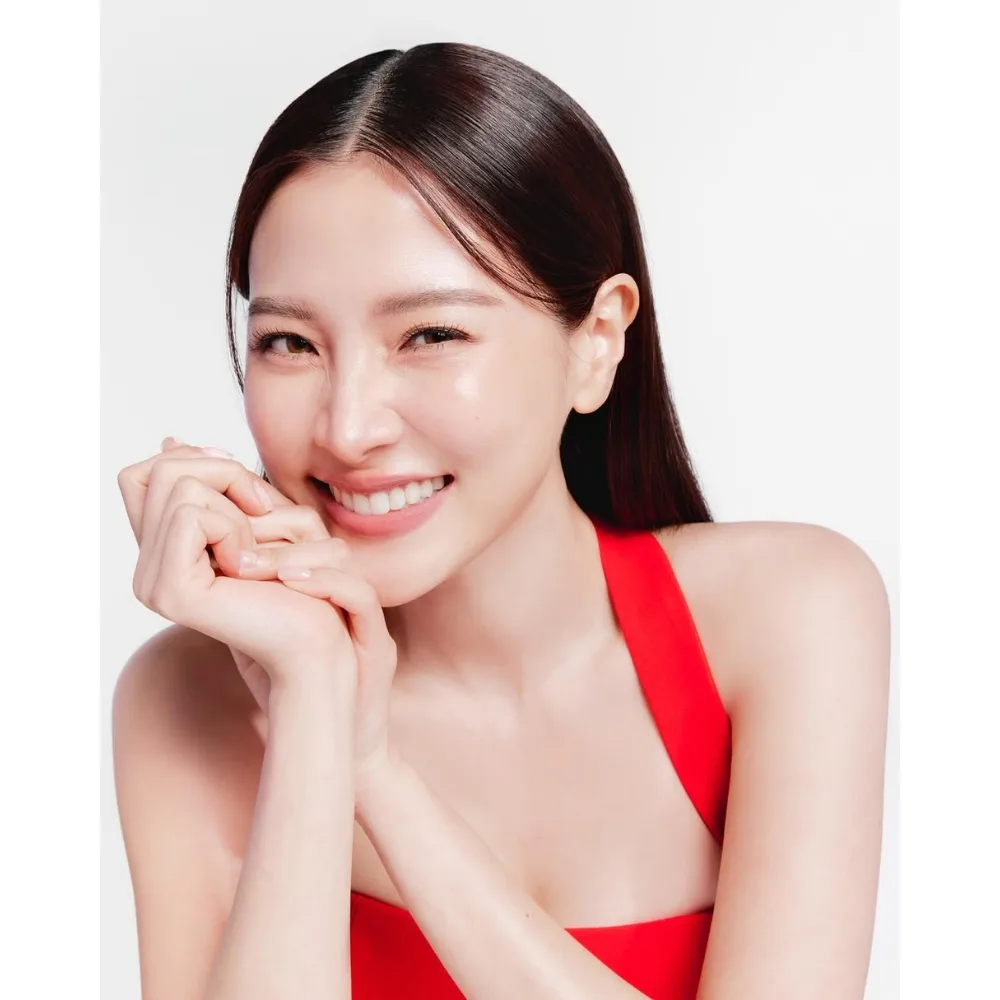 Cận cảnh làn da ẩm mịn của nữ diễn viên Thái Lan Baifern Pimchanok.