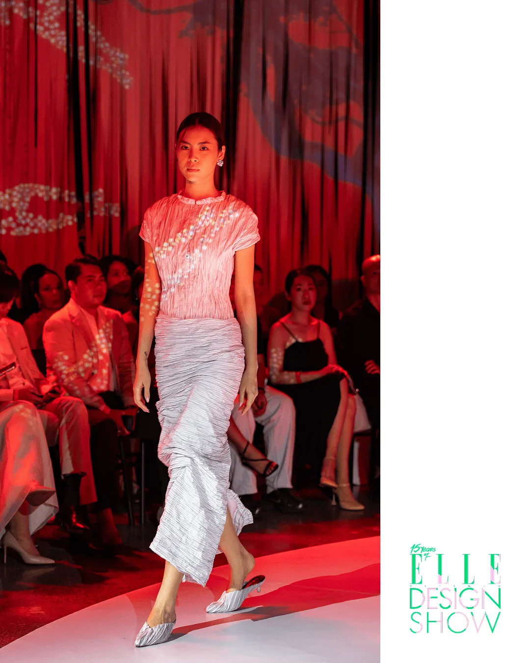 ELLE Design Show 2025 chân váy trắng