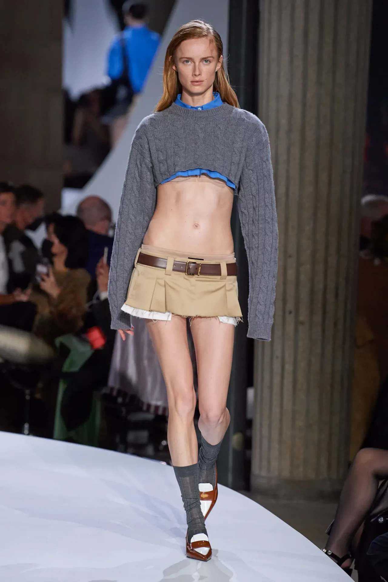 Váy siêu ngắn Miu Miu Spring 2022