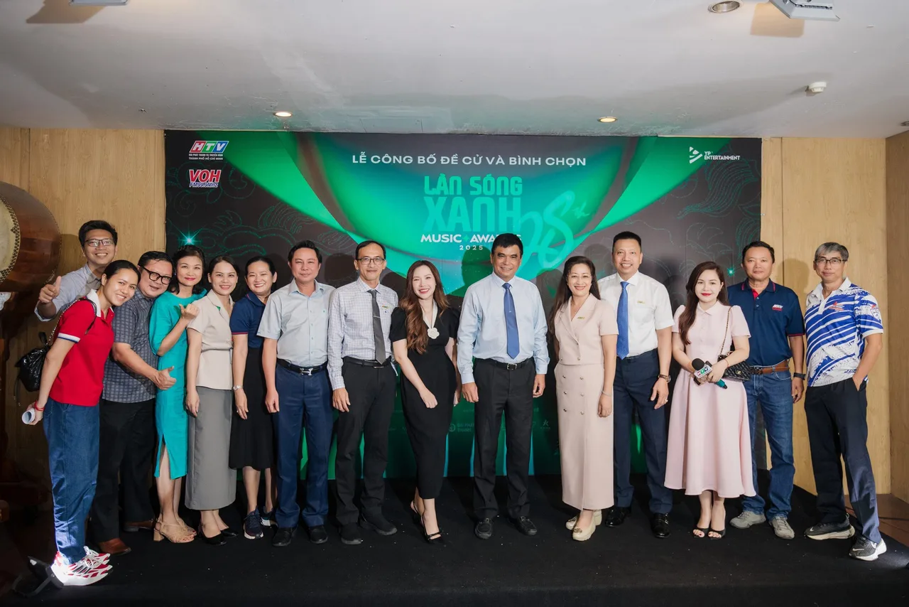 Làn Sóng Xanh 2025 là mùa giải thứ 28 của giải thưởng âm nhạc uy tín hàng đầu Việt Nam, do Đài Phát thanh - Truyền hình TP.HCM (HTV) tổ chức, với chủ đề "Con Rồng Cháu Tiên"