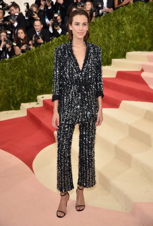 Alexa Chung trong bộ suits của Thakoon