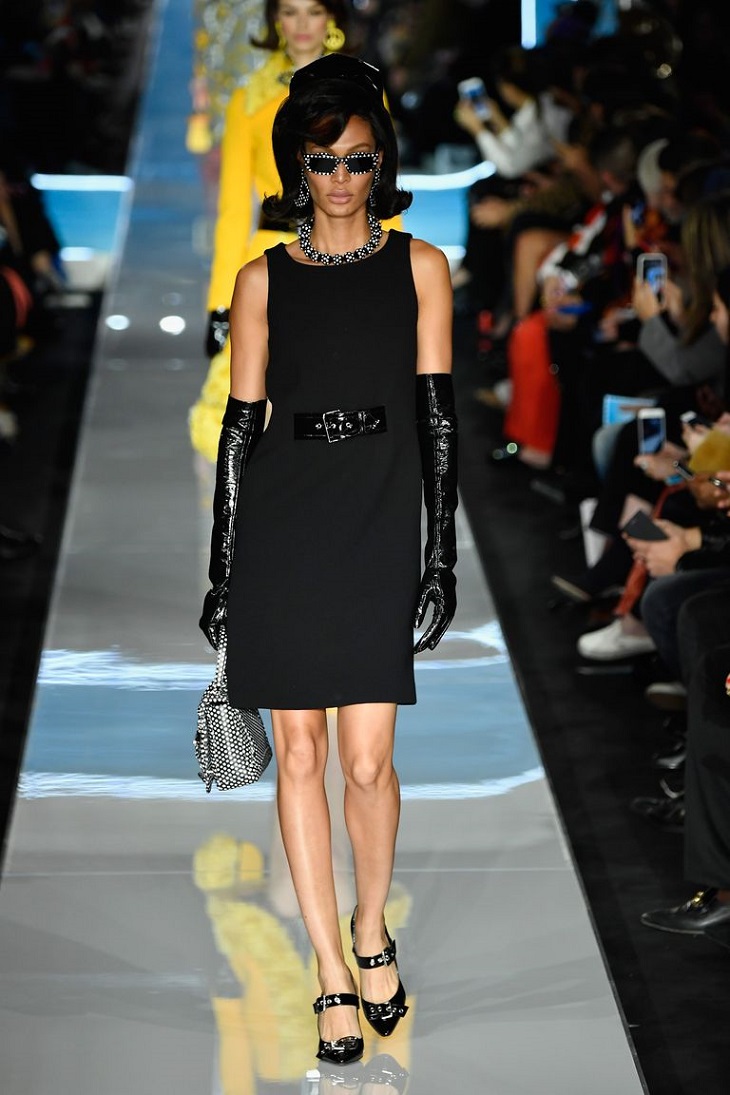 ELLE Việt Nam - Moschino nhân bản Jackie Kennedy tại sân khấu runway Milan Fashion Week 2018 (3) ELLE Việt Nam - Moschino nhân bản Jackie Kennedy tại sân khấu runway Milan Fashion Week 2018 (3)