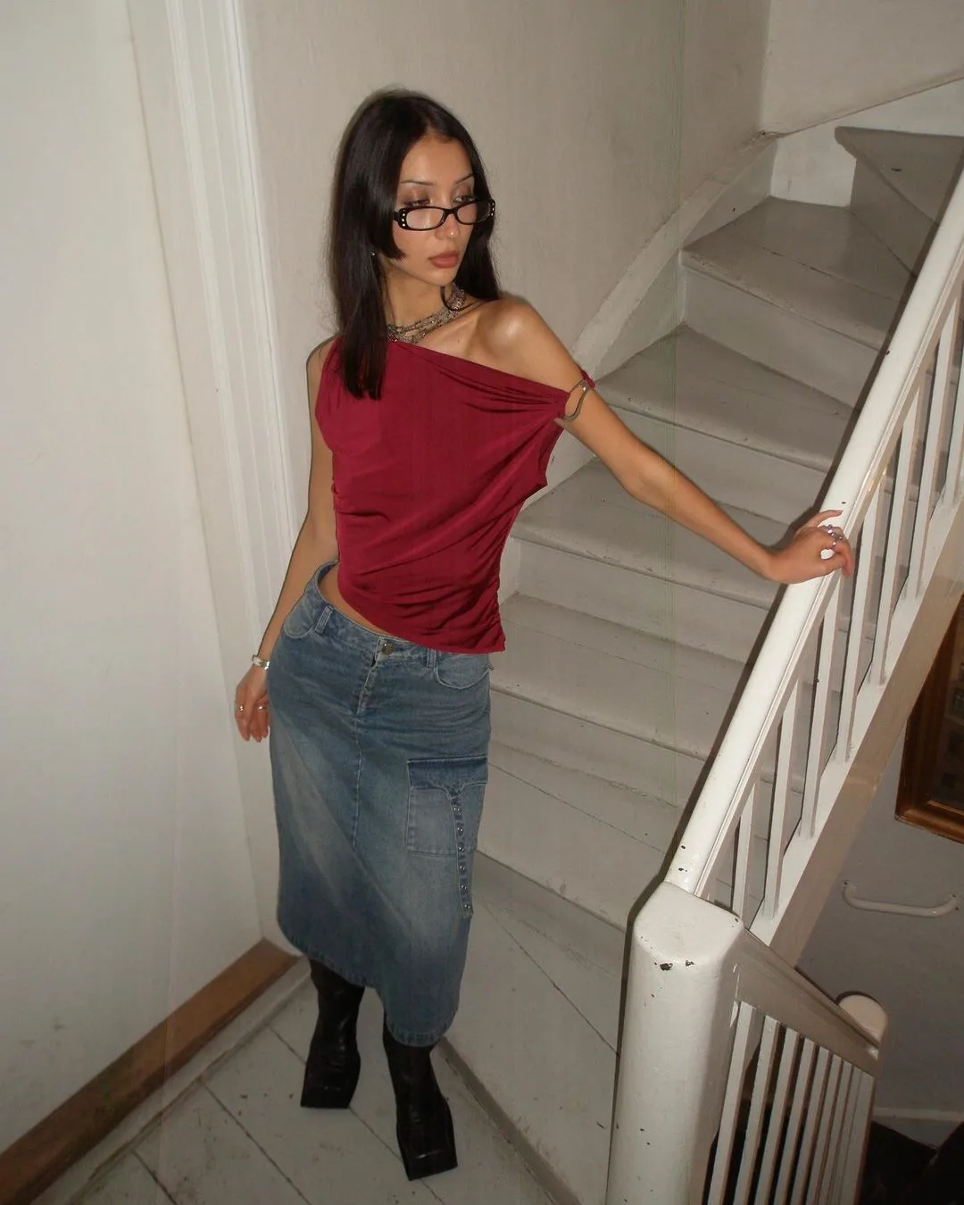 alina_kossan diện áo đỏ cherry
