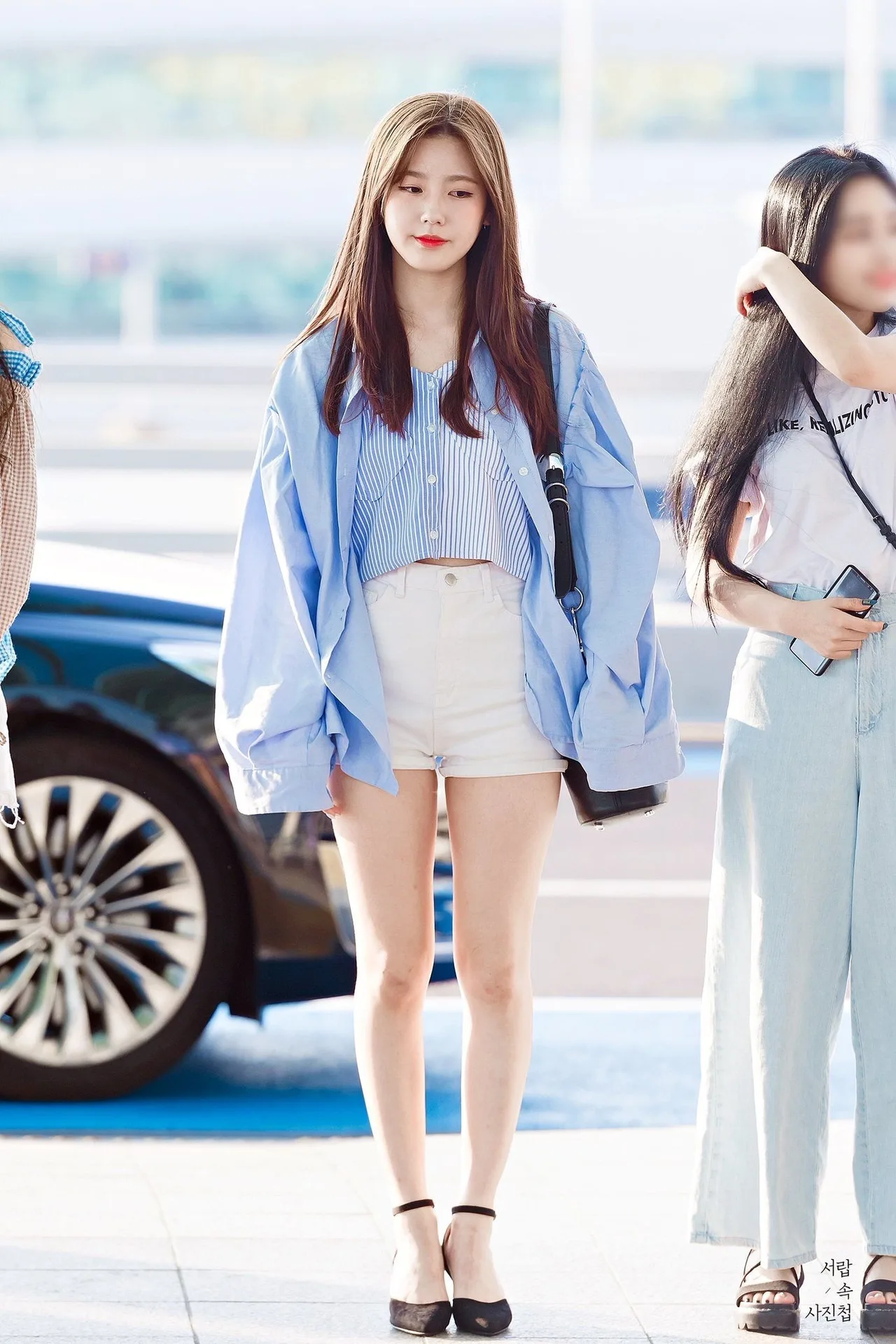 miyeon mặc áo sơ mi rộng thành áo khoác