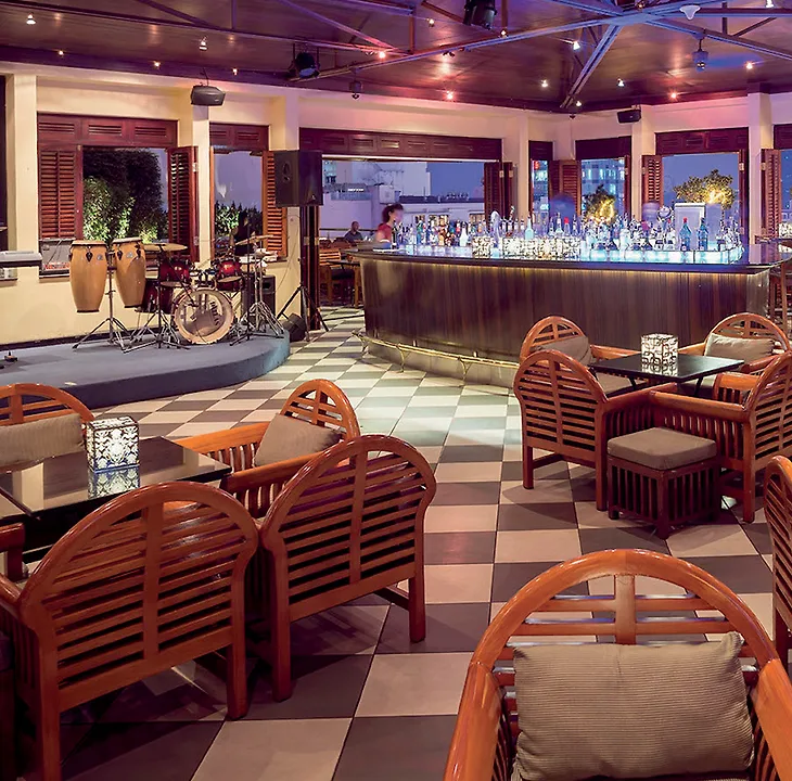 Gợi ý những địa điểm nhâm nhi cocktail mùa lễ hội Gợi ý những địa điểm nhâm nhi cocktail mùa lễ hội