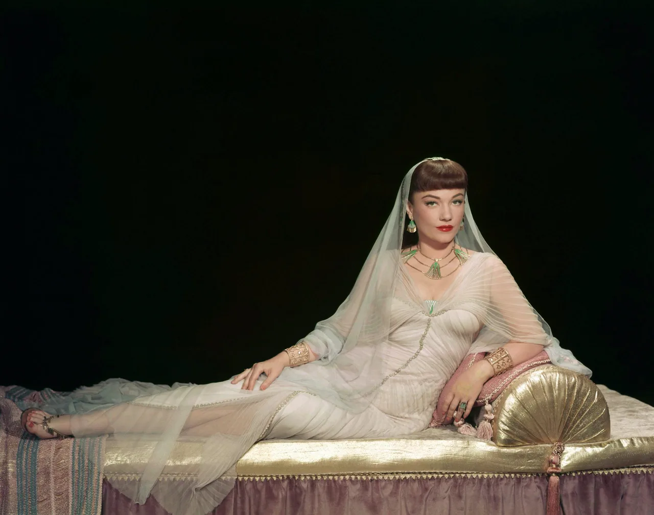 Trang phục do Edith head thiết kế