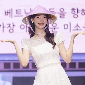 thời trang của YoonA trong chuyến fan meeting tại Việt Nam