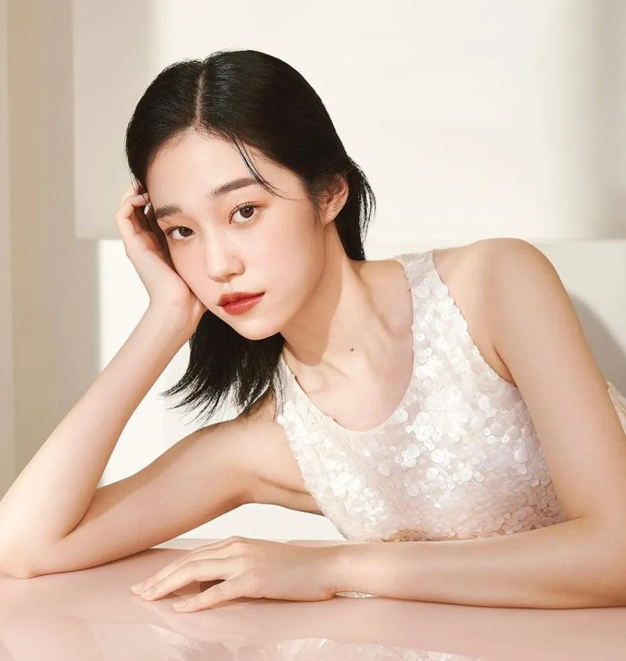 Phương pháp tạo khối Shading phù hợp với những bạn có gương mặt V-line. Phương pháp tạo khối Shading phù hợp với những bạn có gương mặt V-line.