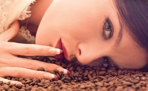 Làm mờ quầng thâm ở mắt meo lam dep da giam quang tham mat bang ca phe