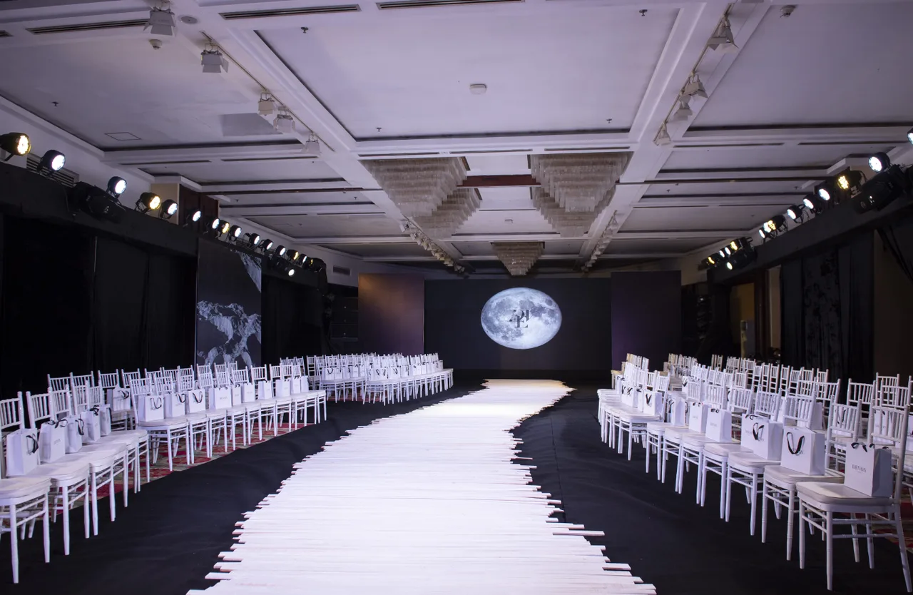 Show diễn thời trang Moonlight của Devon Nguyễn