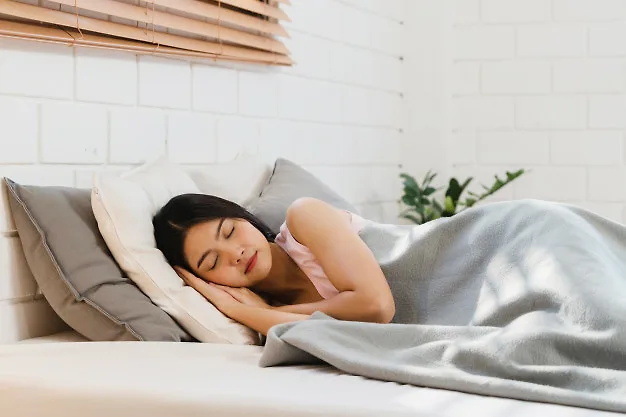 cô gái nằm ngủ giấc ngủ