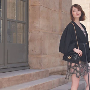 “French-chic” như Emma Stone trong chiến dịch Thu-Đông 2023 cùng Louis Vuitton