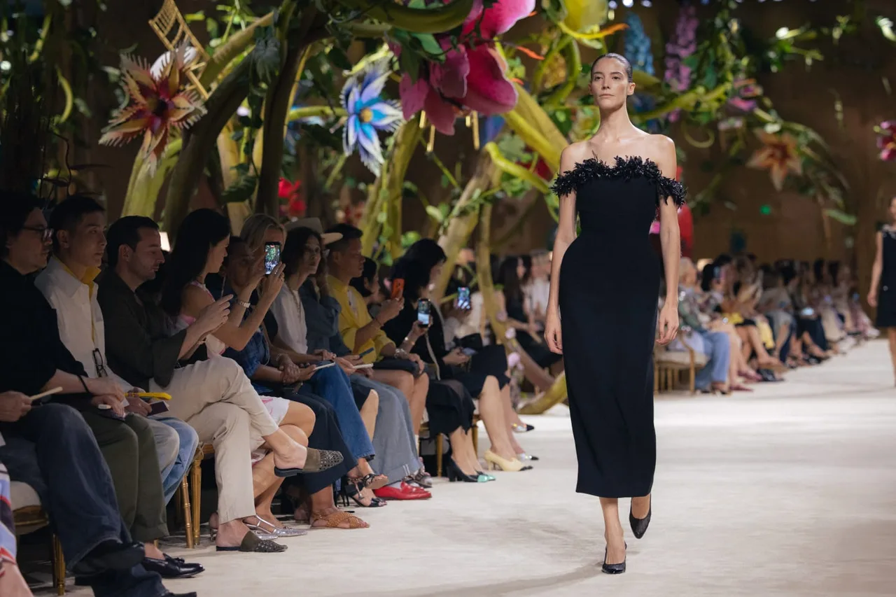Thiết kế đầm revenge dress