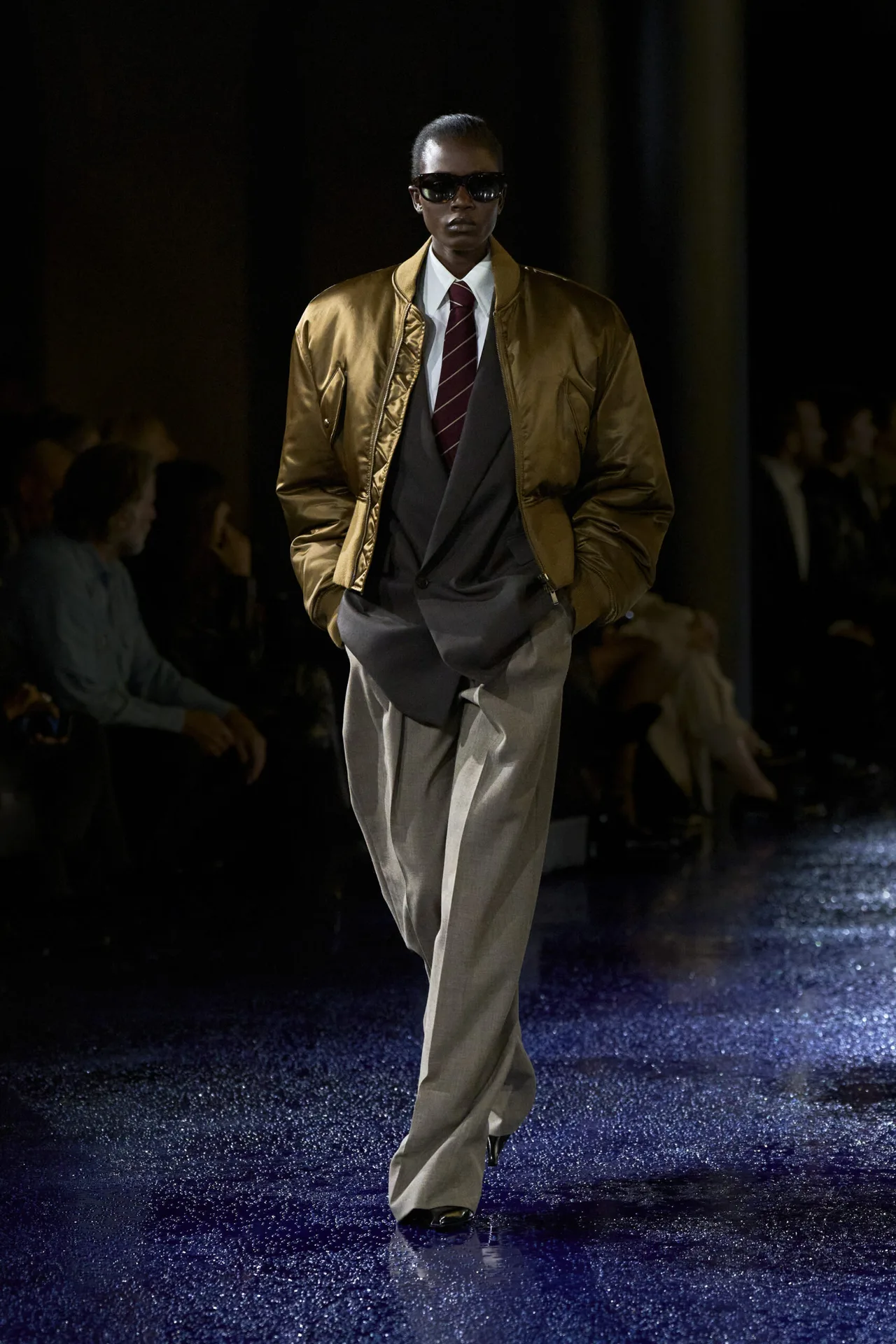 vest vàng nâu Saint Laurent