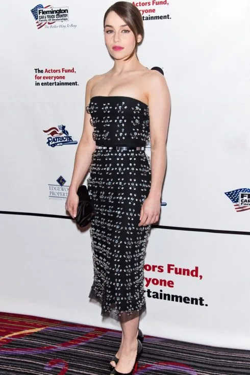 Phong cách thời trang của Mẹ Rồng Emilia Clarke Phong cách thời trang của Mẹ Rồng Emilia Clarke