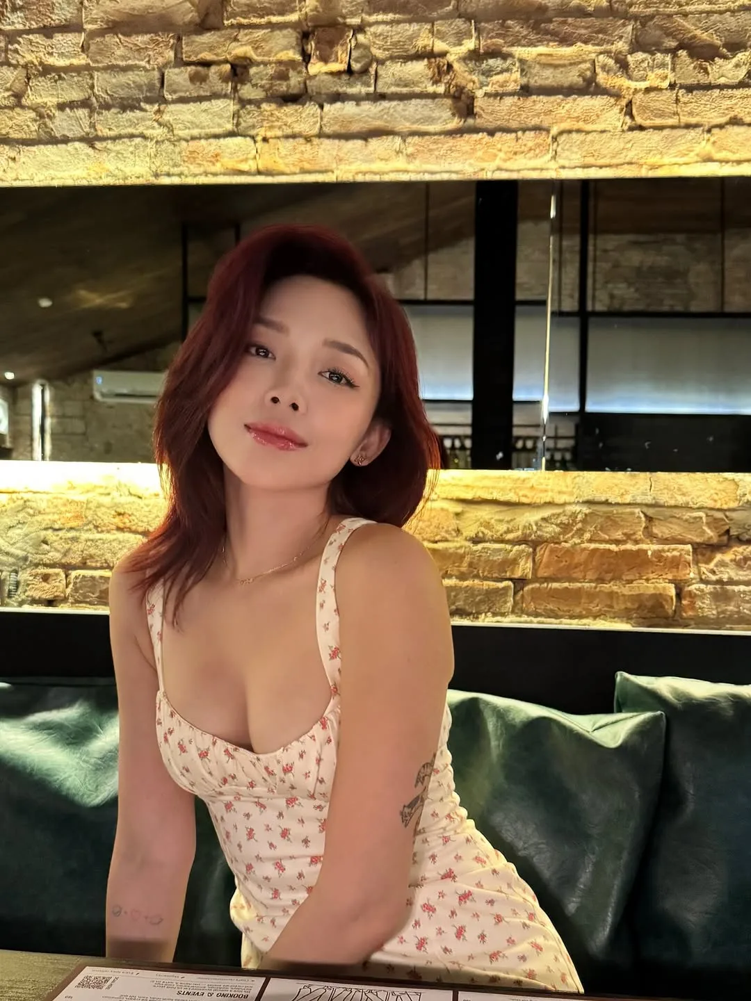 Tóc Tiên nhuộm tóc nâu đỏ
