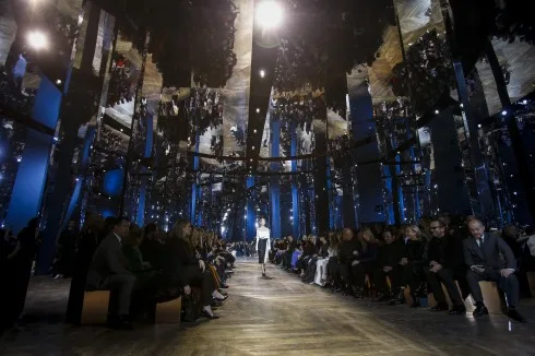 Sân khấu của Dior tại Paris Couture Week