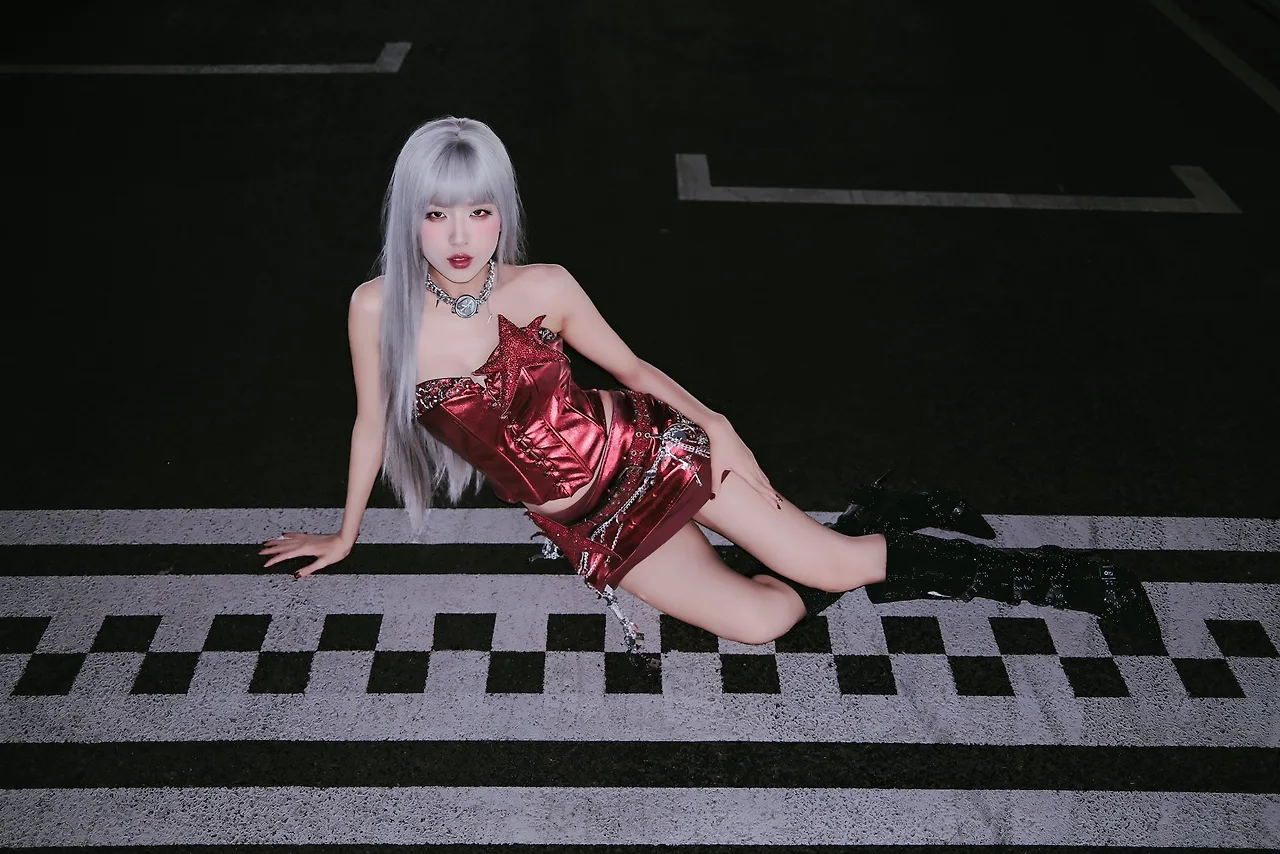 Corset đỏ của thời trang Lamoon