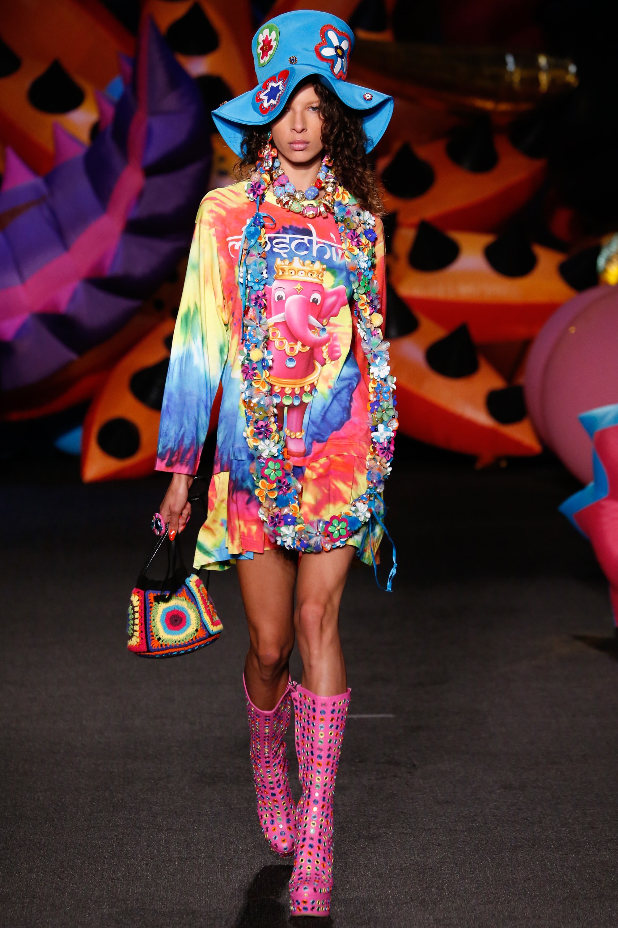 Bộ sưu tập thời trang Moschino Resort 2017 -ellevietnam 55