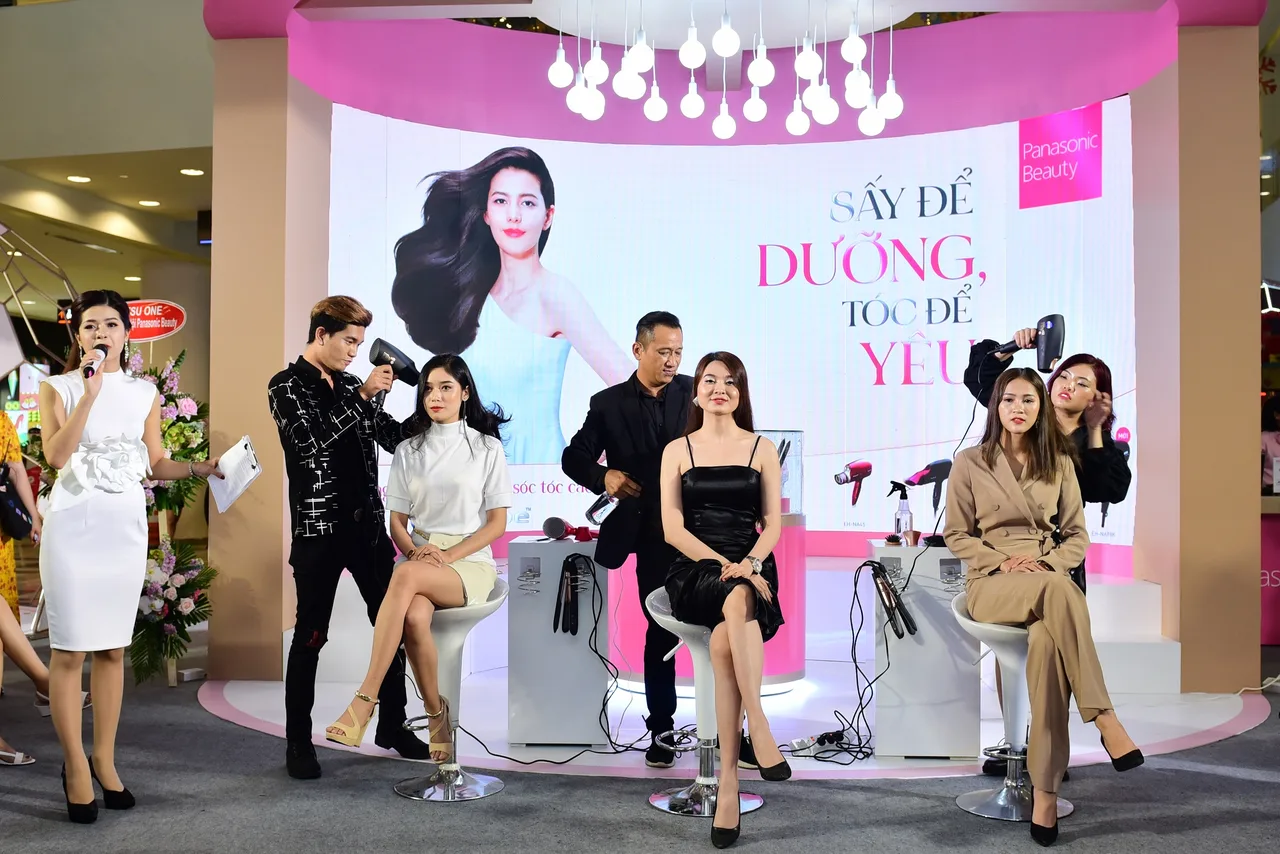 panasonic beauty glamourous beauty salon nhà tạo mẫu tóc tuấn ngọc và khách mời tham gia sự kiện