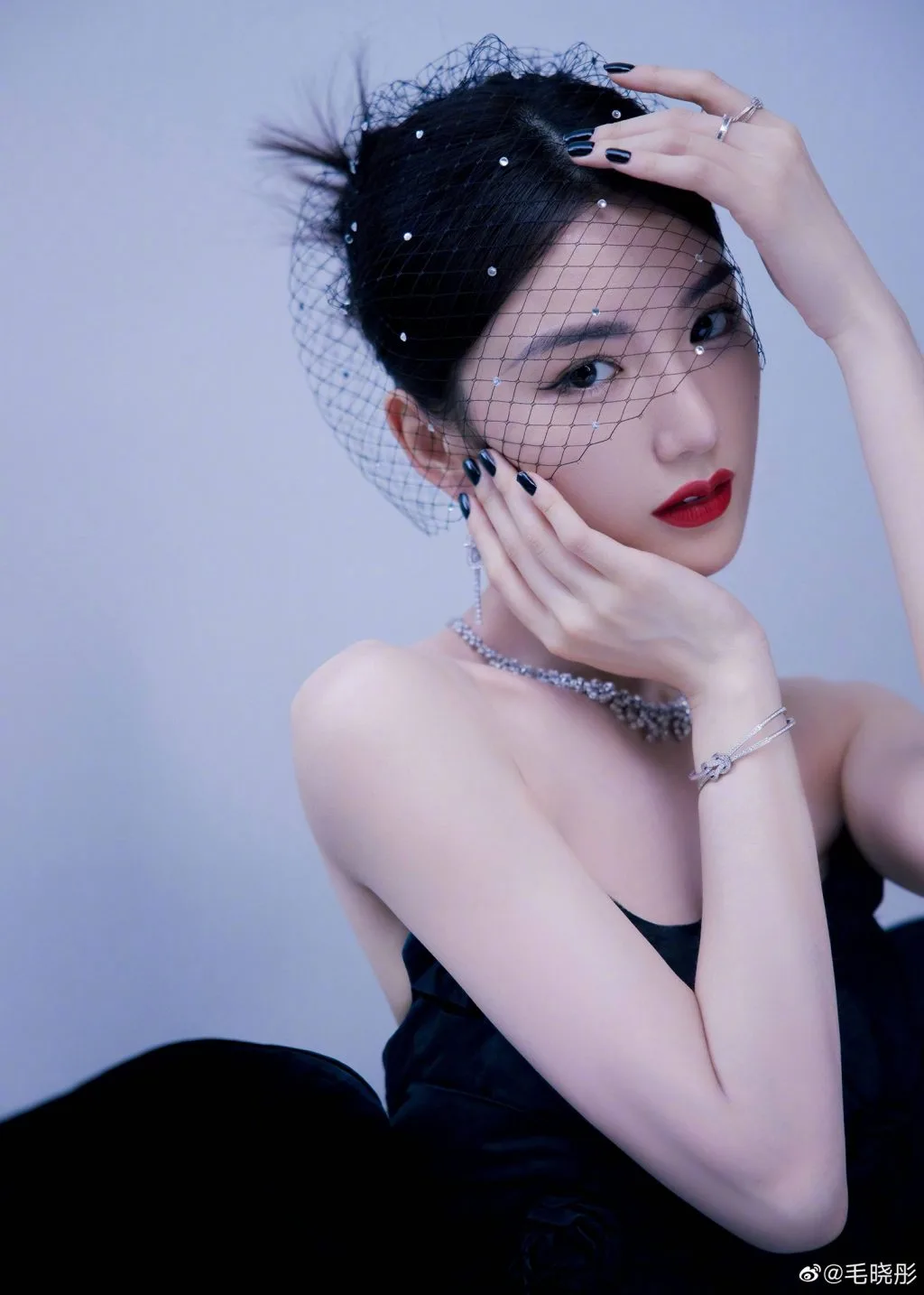 Mao Hiểu Đồng nổi bật với phong cách trang điểm hơi hướng Hồng Kông quyến rũ Mao Hiểu Đồng nổi bật với phong cách trang điểm hơi hướng Hồng Kông quyến rũ