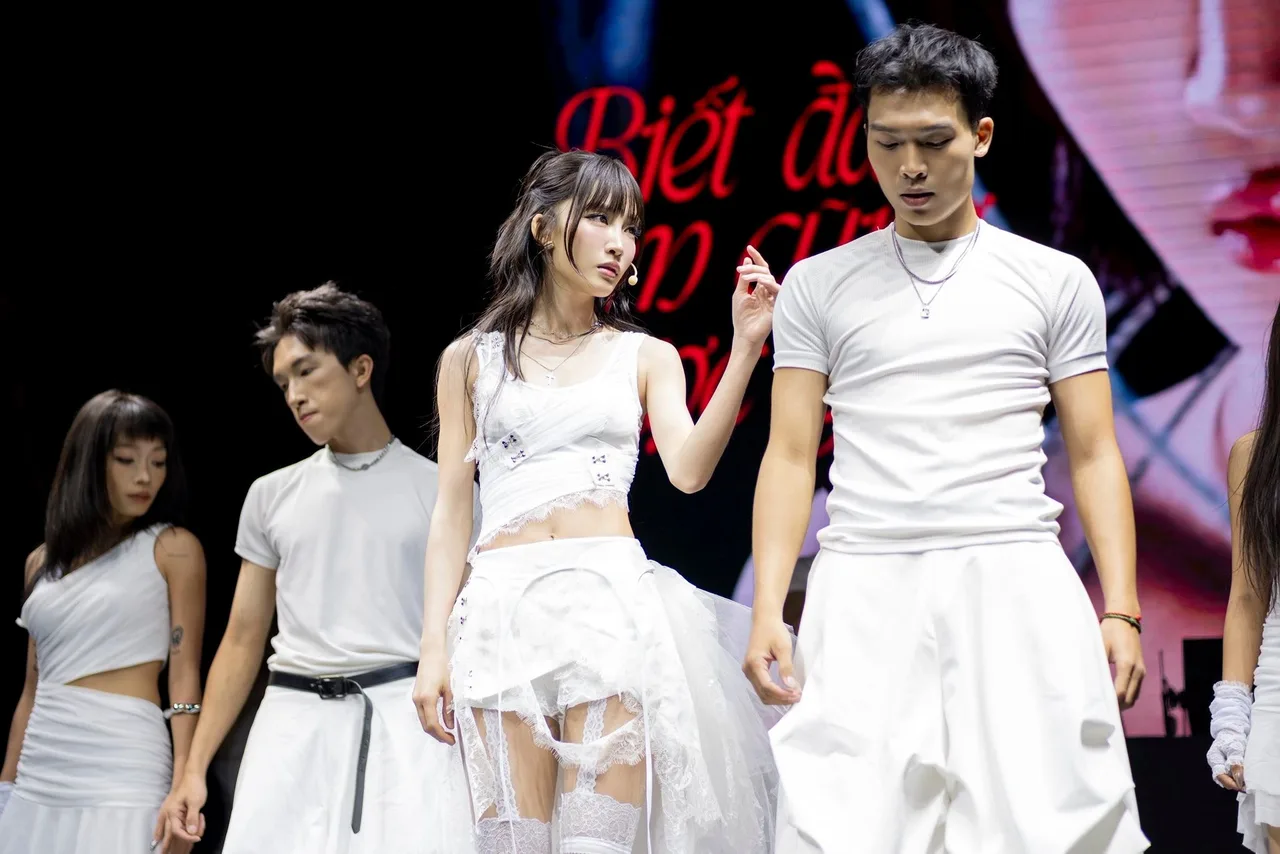 đẫm tình juky san