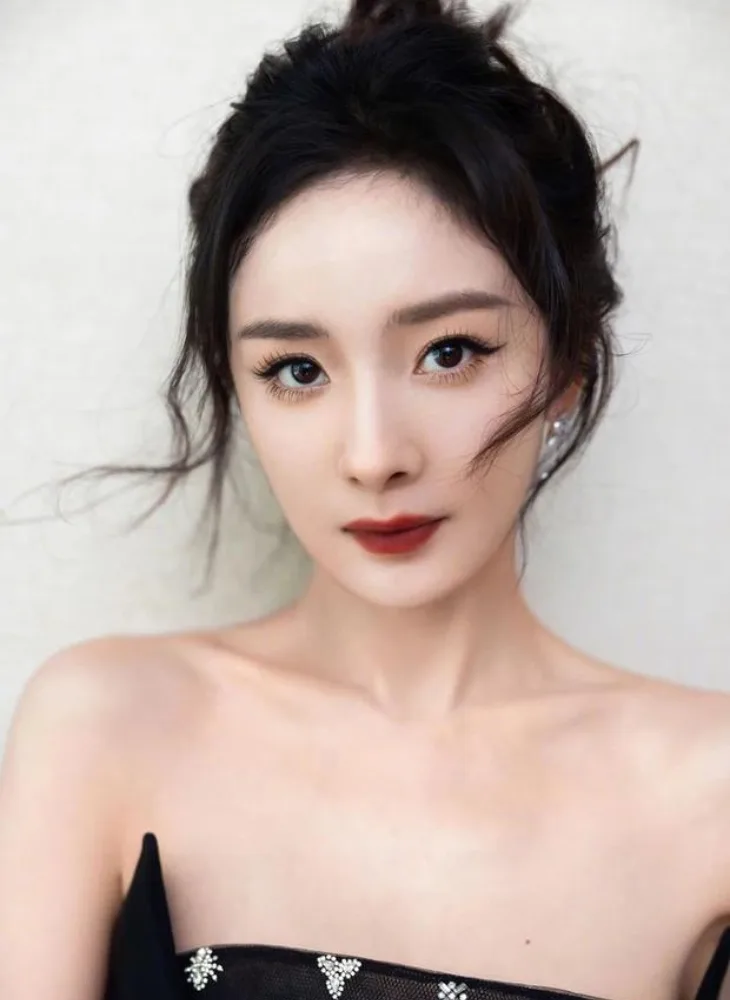 Làn da trắng tông lạnh của Dương Mịch