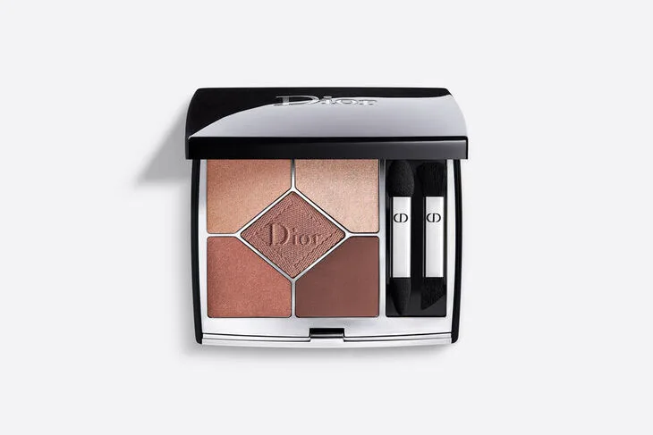 Bảng phấn mắt 5 ô của Dior 429 Couleurs Couture được Jisoo sử dụng trong MV Flower Bảng phấn mắt 5 ô của Dior 429 Couleurs Couture được Jisoo sử dụng trong MV Flower
