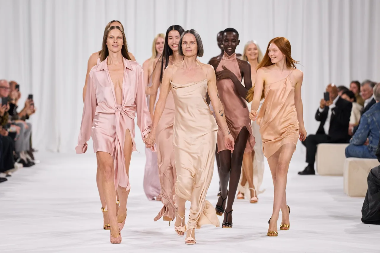 BST Balmain Xuân 2025 dưới thời Olivier Rousteing.
