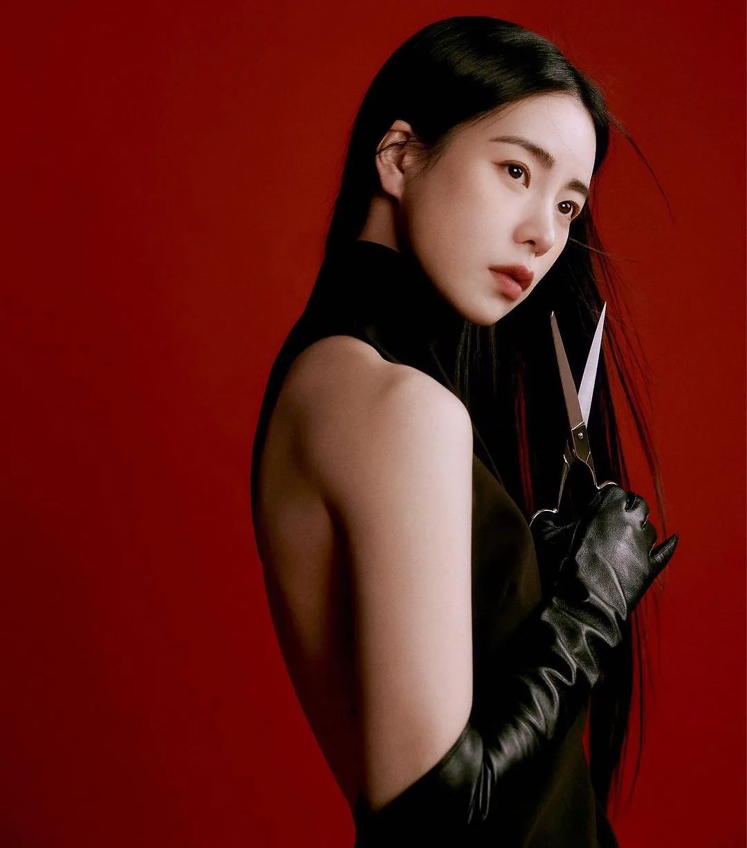 lim-ji-yeon-dark-feminine