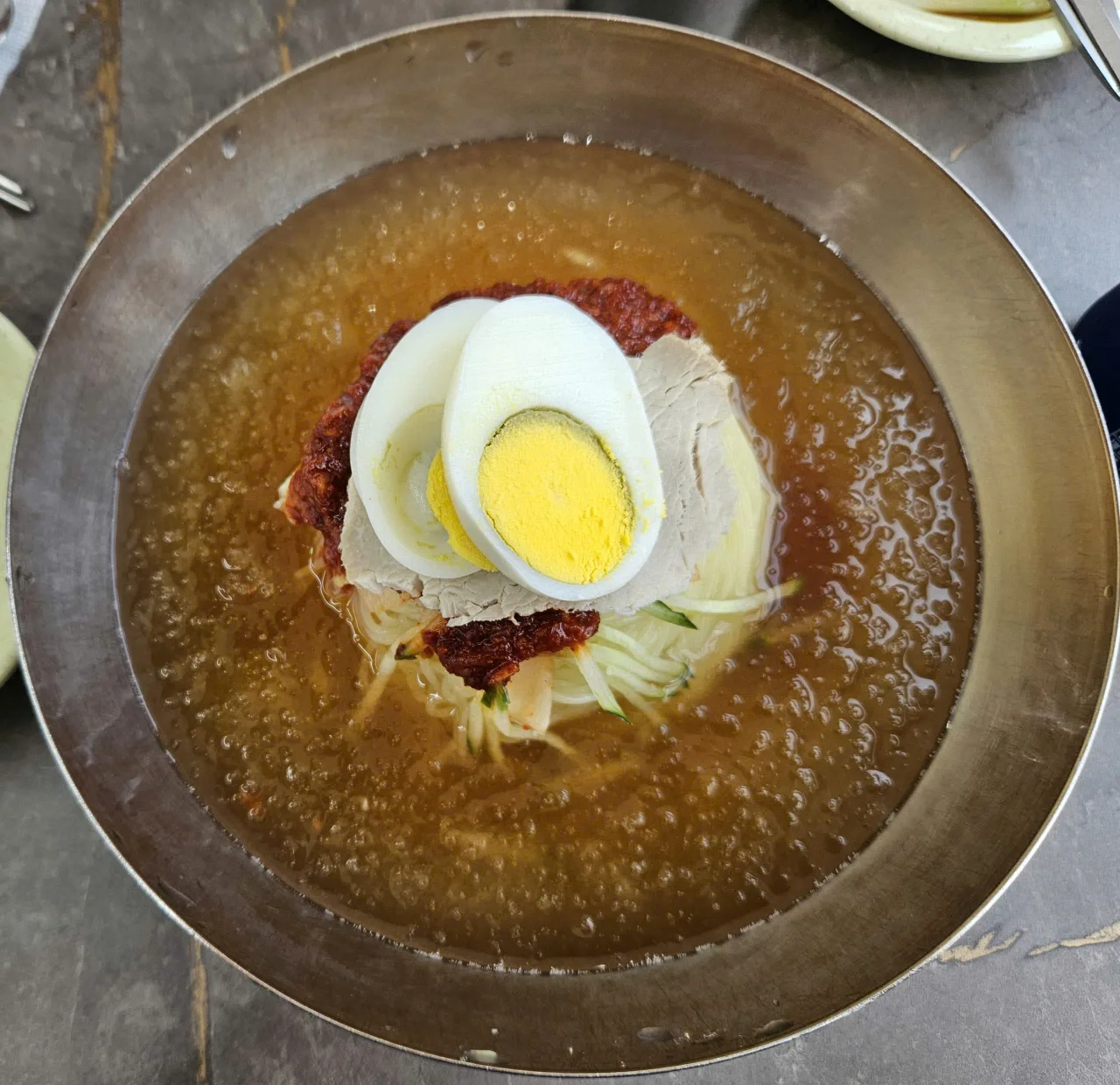 Mì lạnh milmyeon ở Busan.