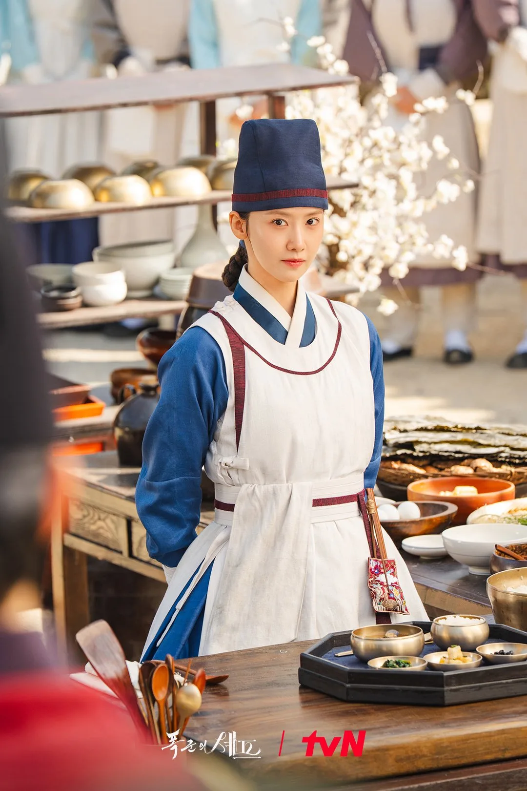 elle-review-phim-ngu-tru-cua-bao-chua-bon-appetit-your-majesty-202500017