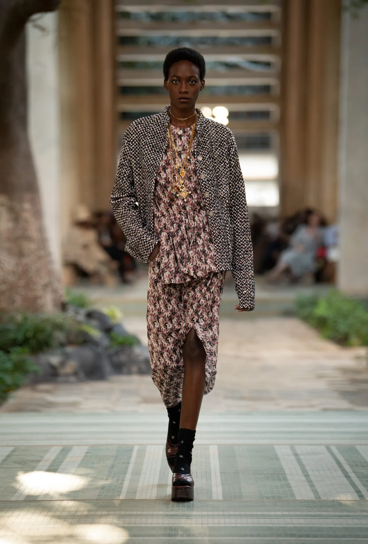 CHANEL Métiers d’art DAKAR 2023 look 49