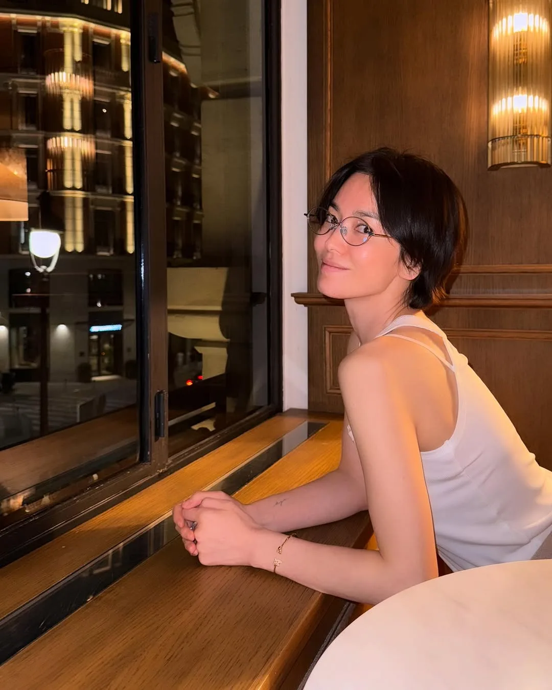 song hye kyo diện tank top