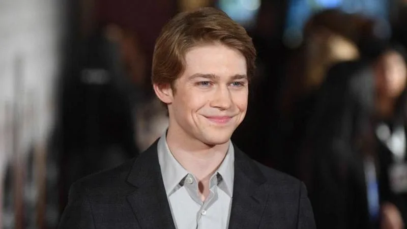 Bằng cách nào mà Taylor Swift và Joe Alwyn yêu nhau? Bằng cách nào mà Taylor Swift và Joe Alwyn yêu nhau?
