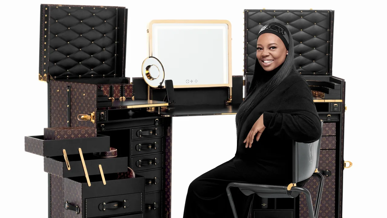 Pat McGrath chụp ảnh cùng với Louis Vuitton.